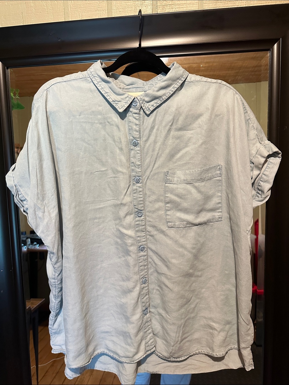 Light Blue Women's Short-Sleeve Button-Down Shirt with Chest Pocket